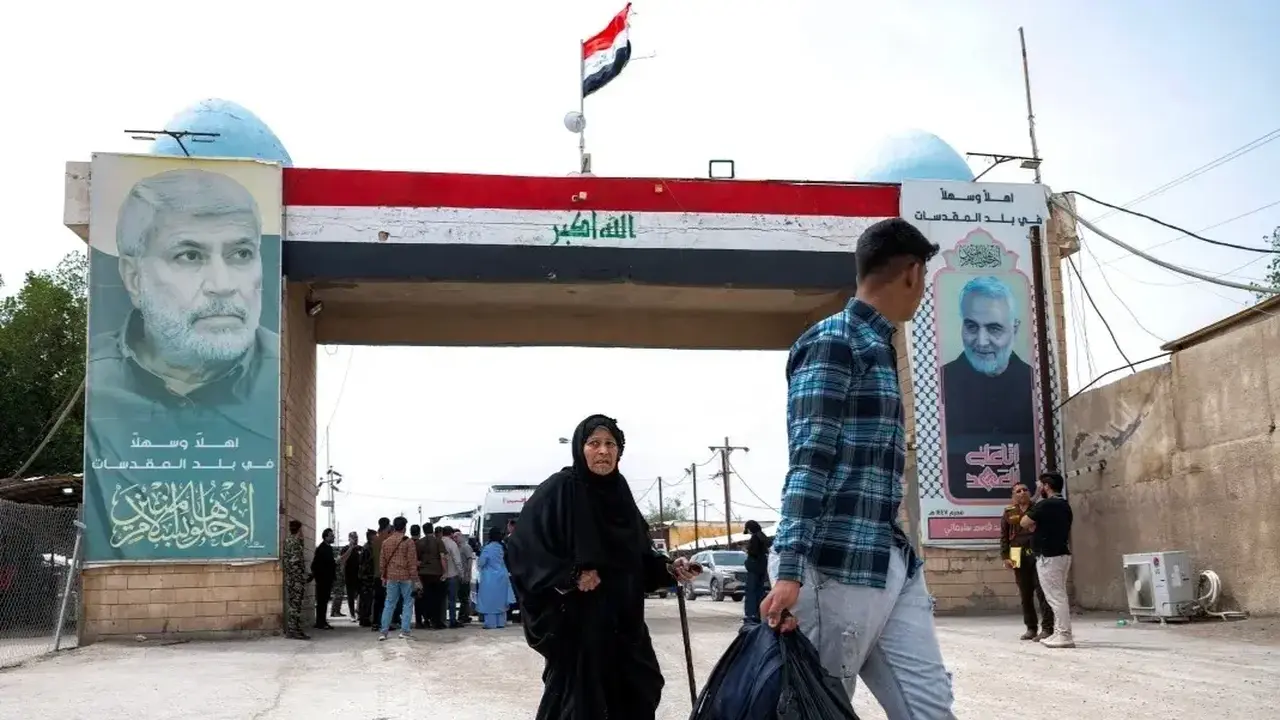 تحرك سعر الدولار مقابل الدينار في الأسواق السوداء بالعراق خلال تعاملات الجمعة